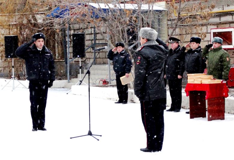 В Астрахани состоялся гарнизонный развод нарядов Росгвардии и полиции, заступающих на боевую службу по охране общественного порядка