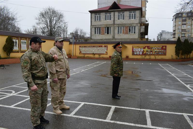Бойцы дагестанского СОБР посетили кадетский корпус имени Г. Н. Трошева