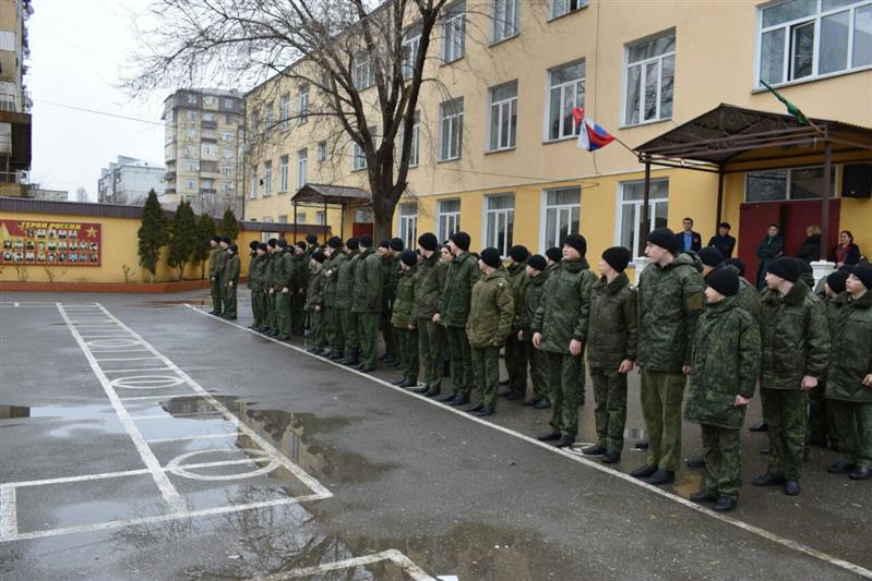 Бойцы дагестанского СОБР посетили кадетский корпус имени Г. Н. Трошева