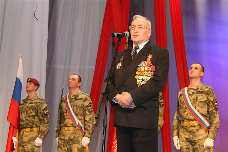 Председатель ветеранской организации архангельского управления Росгвардии открыл торжественный вечер-концерт «Служить Отечеству – наш долг перед Россией!»