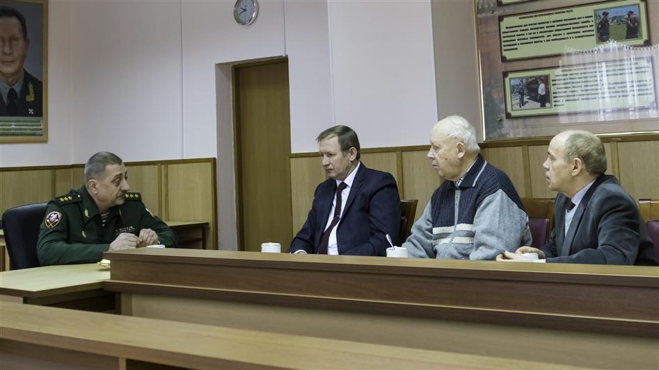 Командующий Центральным округом Росгвардии генерал-полковник Игорь Голлоев поздравил ветеранов войск правопорядка с Днем защитника Отечества