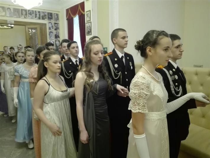Росгвардия провела кадетский бал выпусников