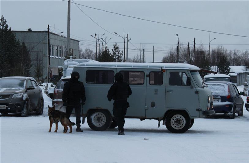 Взрывотехники ОМОНа Росгвардии обследовали подозрительный предмет в здании автовокзала Архангельска