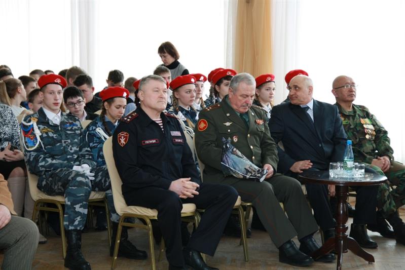 Сотрудники Отдела Росгвардии по Магаданской области приняли участие во встрече трех поколений защитников Отечества