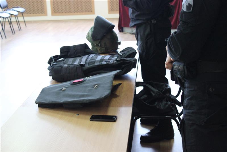  В Карелии сотрудники СОБРа  провели Урок мужества для учеников Академического лицея Петрозаводска