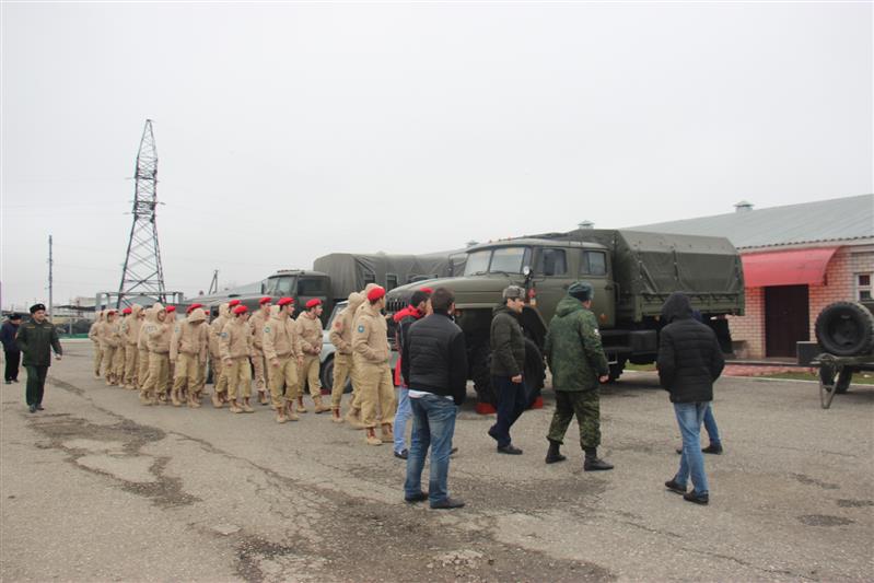 Военнослужащие Северо-Кавказского округа Росгвардии провели экскурсию для молодежи допризывного возраста