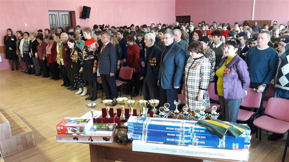 В Волгограде ветераны Росгвардии в игровой форме напомнили школьникам о подвиге советских воинов в битве под Сталинградом 