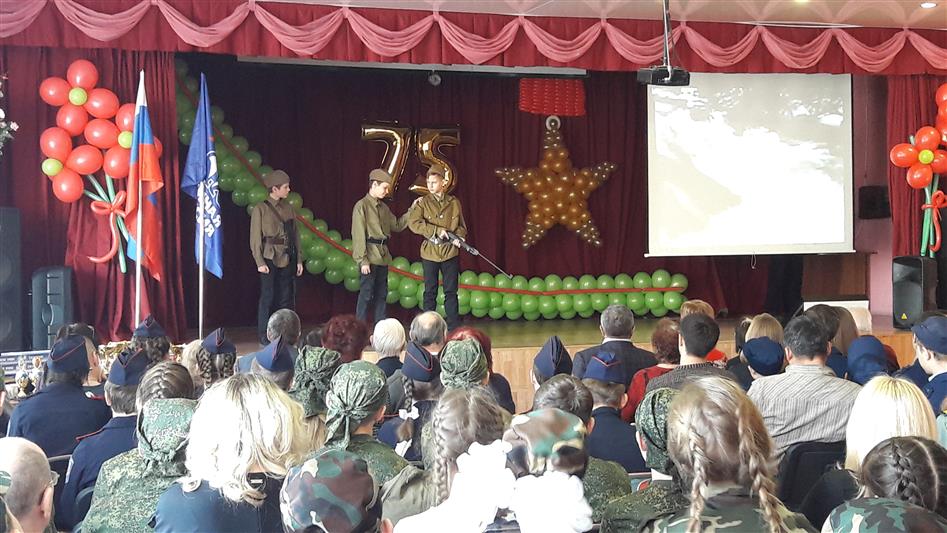 В Волгограде ветераны Росгвардии в игровой форме напомнили школьникам о подвиге советских воинов в битве под Сталинградом 