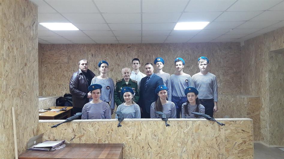 В Волгограде ветераны Росгвардии в игровой форме напомнили школьникам о подвиге советских воинов в битве под Сталинградом 