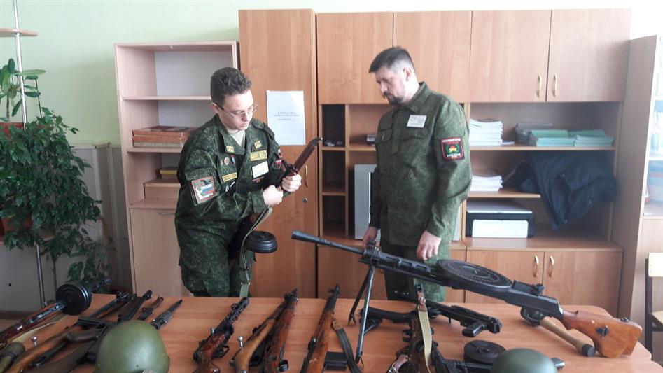 В Волгограде ветераны Росгвардии в игровой форме напомнили школьникам о подвиге советских воинов в битве под Сталинградом 