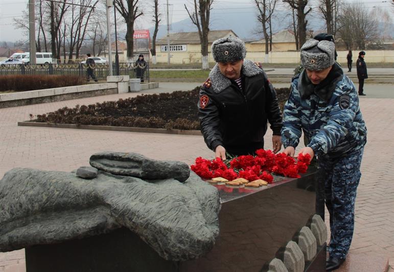 В Северной Осетии росгвардейцы почтили память павших защитников Родины