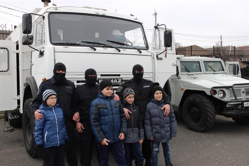 В Северной Осетии бойцы ОМОН Росгвардии приняли участие в празднике посвященном Дню защитника Отечества (видео)
