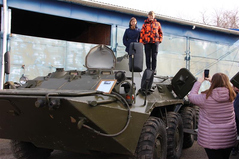 В Краснодарском крае сотрудники ОМОНа открыли двери подразделения для школьников