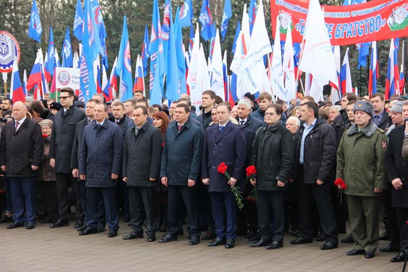 В Краснодаре сотрудники и военнослужащие Росгвардии почтили память воинов-освободителей города