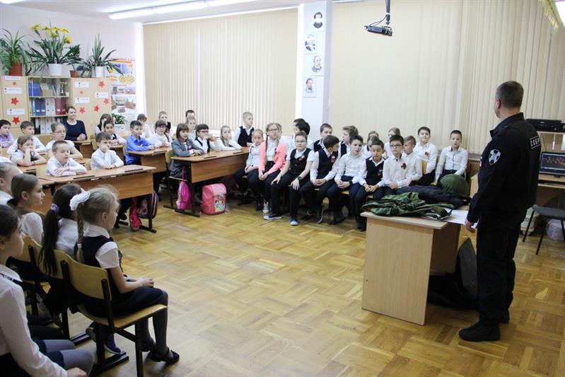 Сотрудники СОБРа провели Урок мужества для краснодарских школьников