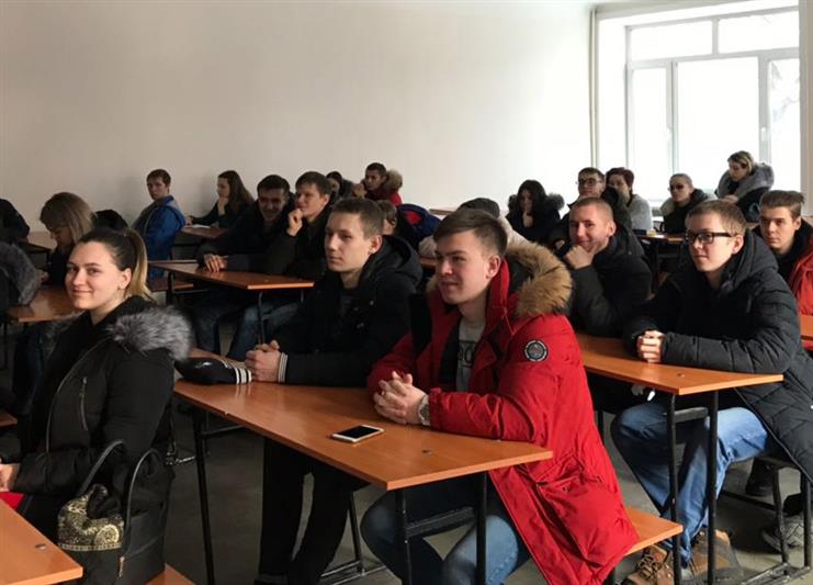 ОФИЦЕРЫ ХАБАРОВСКОГО СОБРА ПРОВЕЛИ ПАТРИОТИЧЕСКОЕ ЗАНЯТИЕ СО СТУДЕНТАМИ