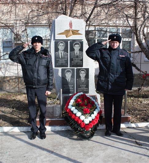 Военнослужащие и сотрудники Отдела Росгвардии по Карачаево-Черкесской Республике почтили память погибших товарищей