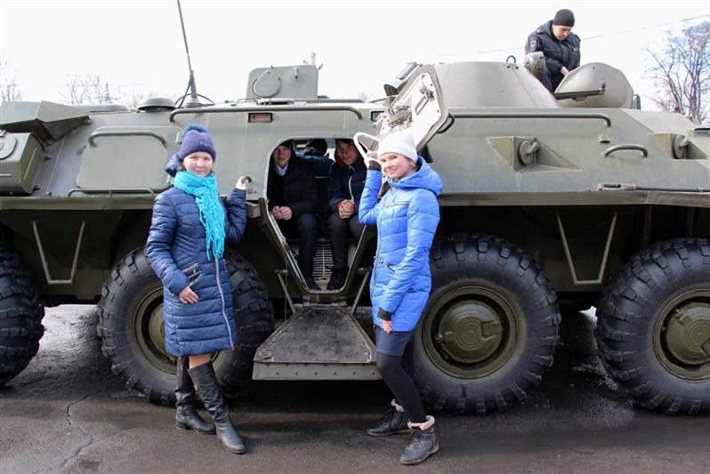 Бойцы новочеркасского ОМОНа провели для школьников Урок мужества