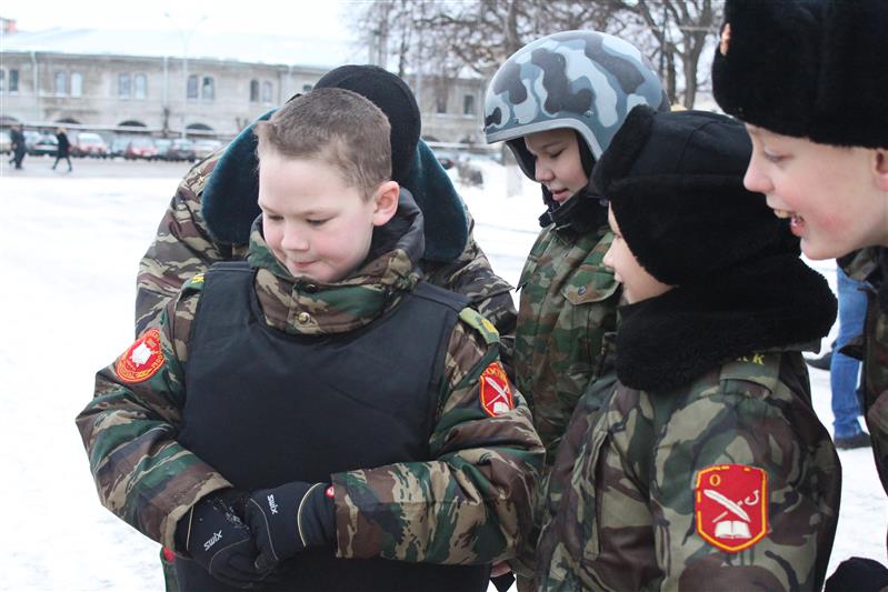 В преддверии Дня защитника Отечества в Вологодской области сотрудники Росгвардии провели для кадетов Урок мужества 
