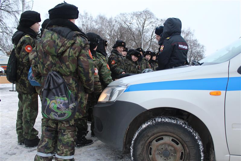В преддверии Дня защитника Отечества в Вологодской области сотрудники Росгвардии провели для кадетов Урок мужества 