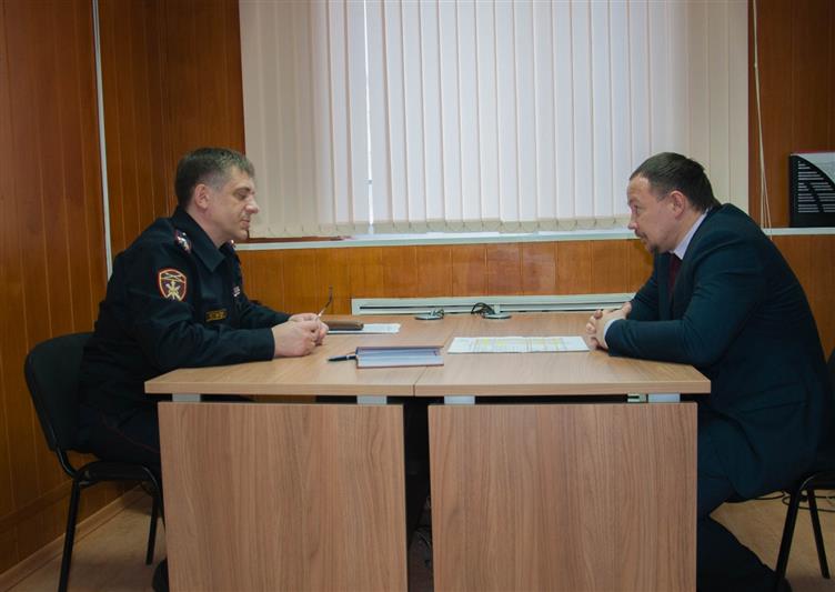 Главный федеральный инспектор по Чукотскому автономному округу посетил территориальный отдел Росгвардии