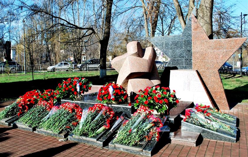 Крымские росгвардейцы приняли участие в мероприятиях, посвященных Дню памяти о россиянах, исполнявших служебный долг за пределами Отечества