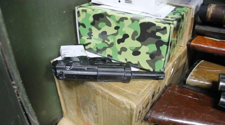 Командующий Уральским округом Росгвардии поздравили своих подчиненных - сотрудников лицензионно-разрешительной системы с профессиональным праздником