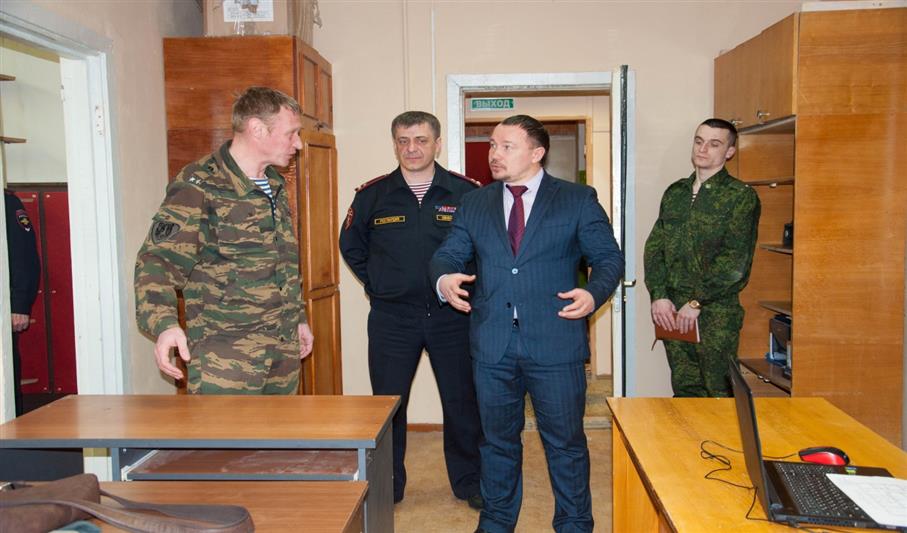 Главный федеральный инспектор по Чукотскому автономному округу посетил территориальный отдел Росгвардии