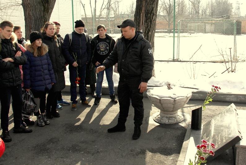 Бойцы новочеркасского ОМОНа провели для школьников Урок мужества