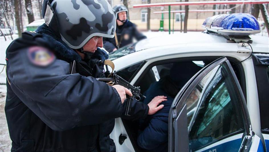 В Ленинградской области сотрудники Росгвардии задержали мужчину, совершившего разбойное нападение на женщину