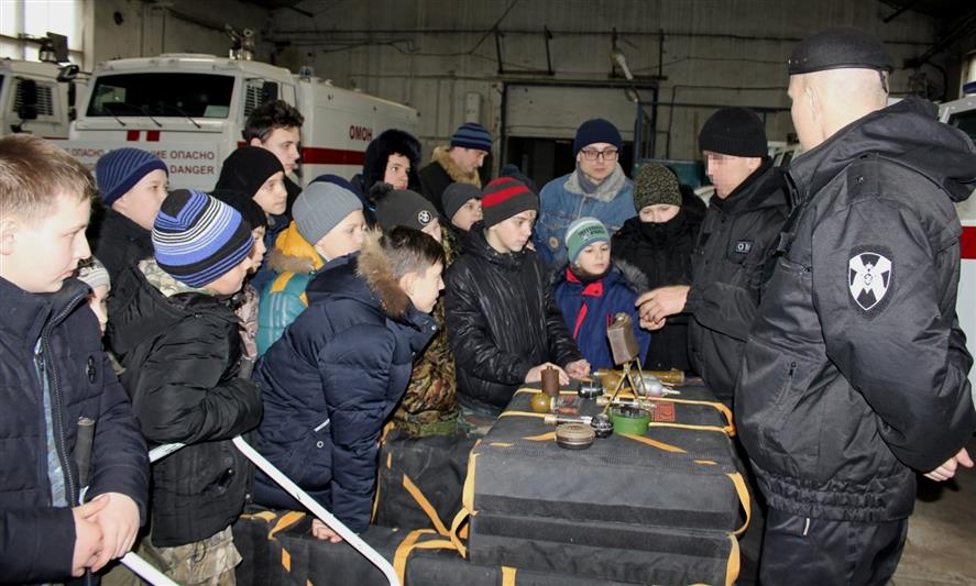 Бойцы ОМОНа  в Ростове провели патриотическое мероприятие для учащихся