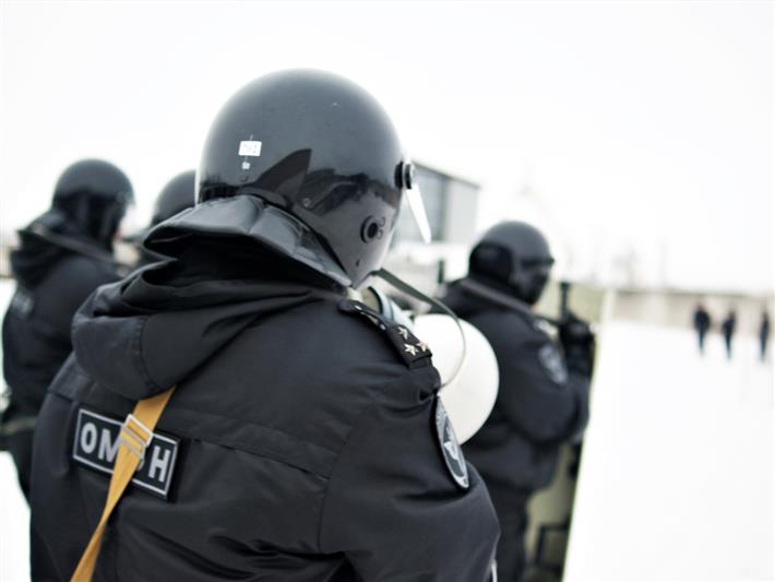 При силовой поддержке бойцов абаканского ОМОНа проведен миграционный рейд 