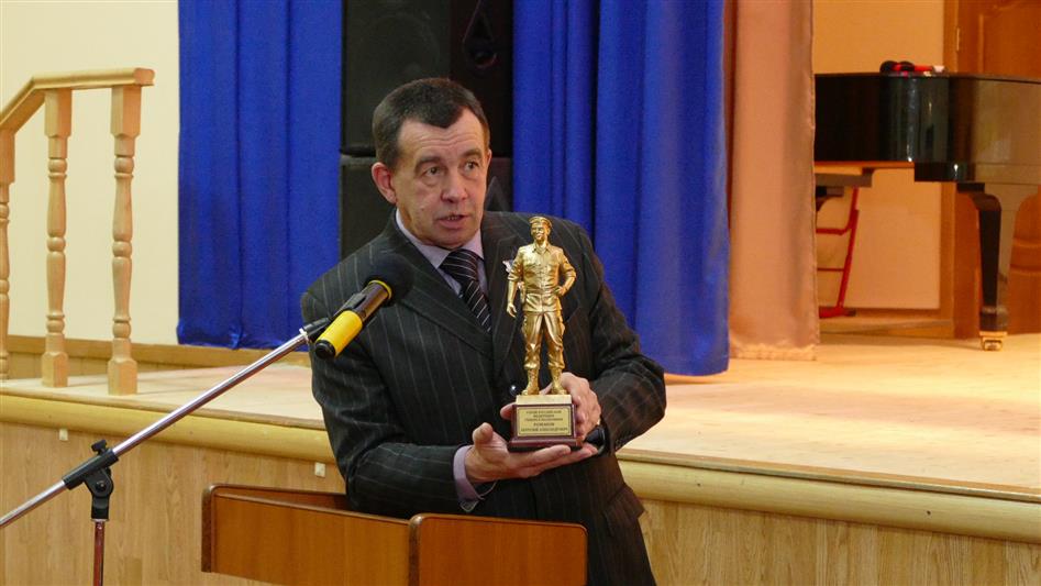Лучший кадет выпускного курса Московского президентского кадетского училища им. М.А. Шолохова награжден стипендией Фонда имени Героя России генерал-полковника Романова А.А.