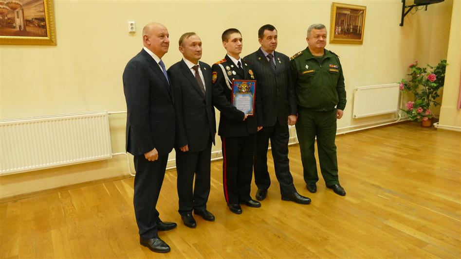 Лучший кадет выпускного курса Московского президентского кадетского училища им. М.А. Шолохова награжден стипендией Фонда имени Героя России генерал-полковника Романова А.А.