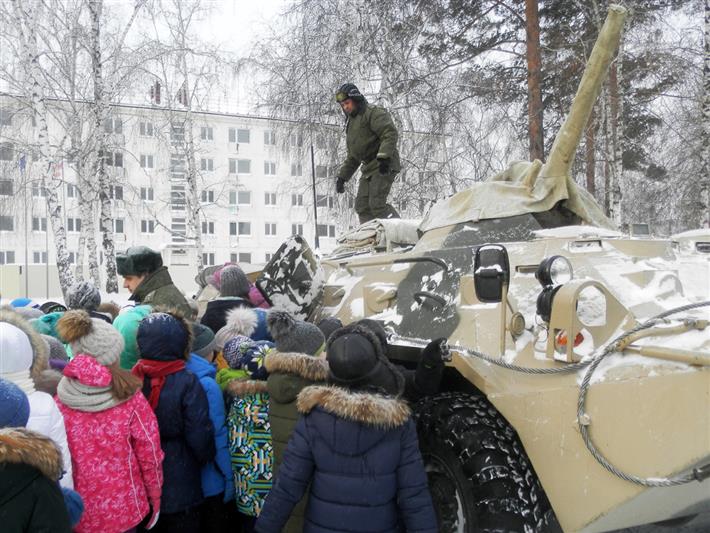 В Сибири военнослужащие провели для школьников Урок мужества