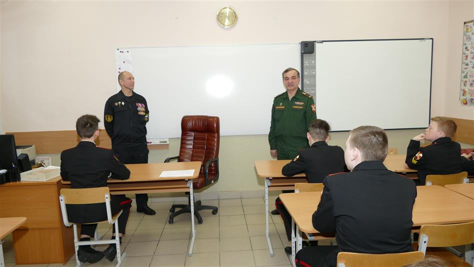 Герои Советского Союза и России, ветераны Великой Отечественной войны поделились с кадетами-росгвардейцами боевым и служебным опытом
