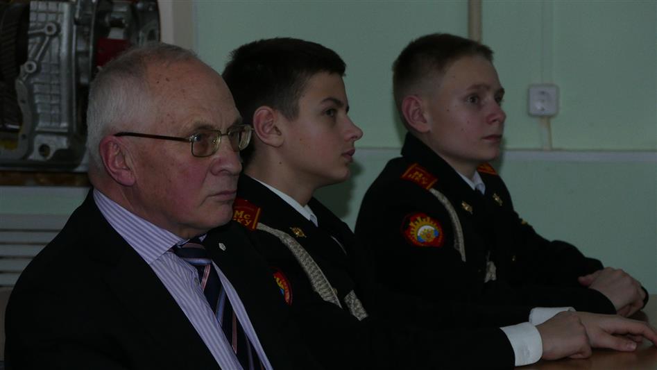 Герои Советского Союза и России, ветераны Великой Отечественной войны поделились с кадетами-росгвардейцами боевым и служебным опытом