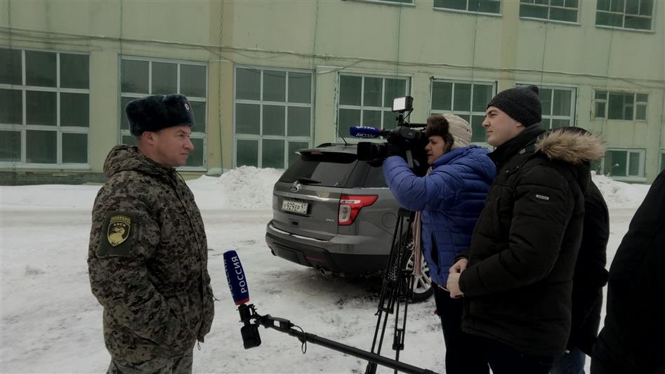 Сотрудники авиационного отряда «Ястреб» Росгвардии приняли участие в акции «Мужские профессии» (фото, видео)