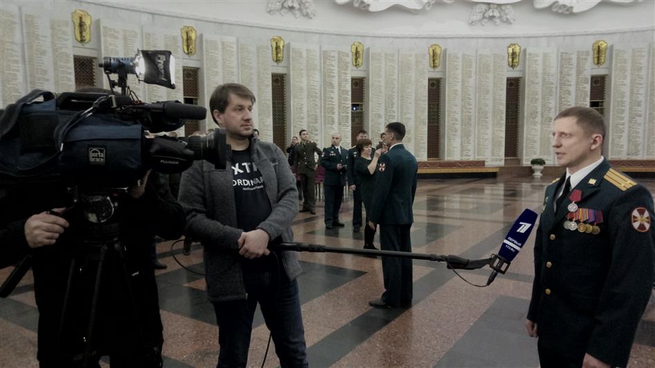 Cтатс-секретарь – заместитель директора Росгвардии генерал-полковник Сергей Захаркин вручил отличившимся военнослужащим и сотрудникам государственные награды
