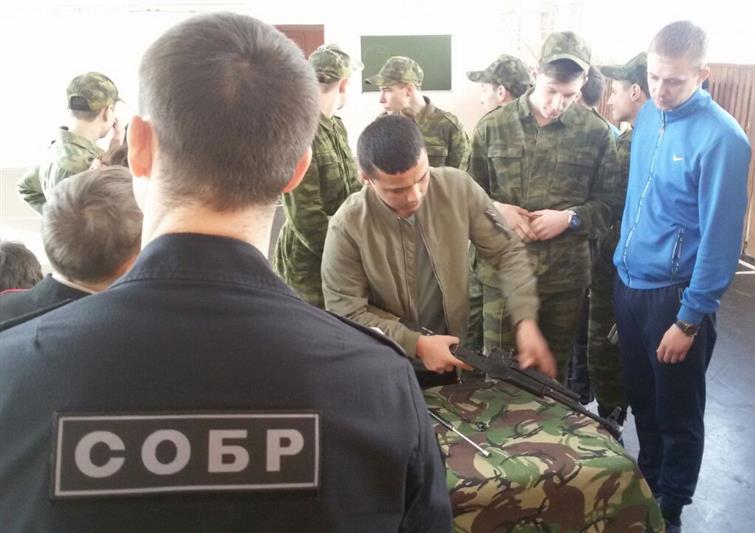 Хабаровские росгвардейцы готовят кадетов к участию в военно-патриотических соревнованиях