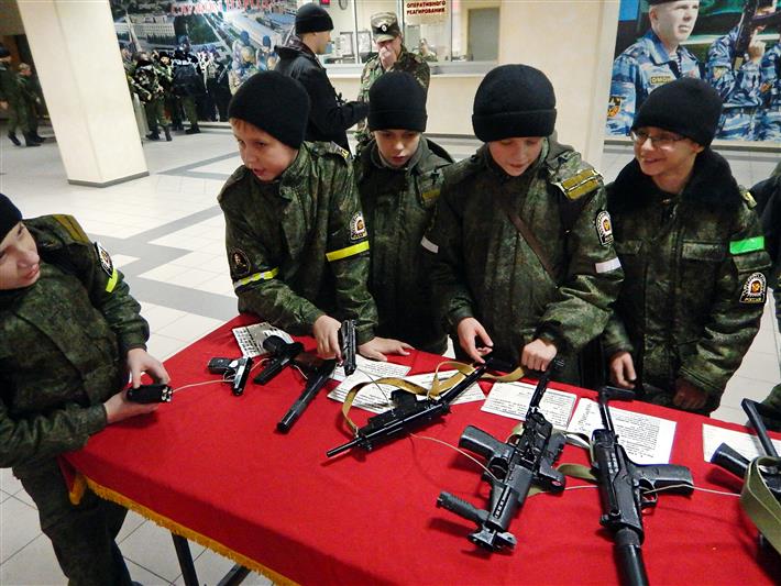 Ставропольские росгвардейцы провели военно-патриотическое мероприятие для кадет-ермоловцев
