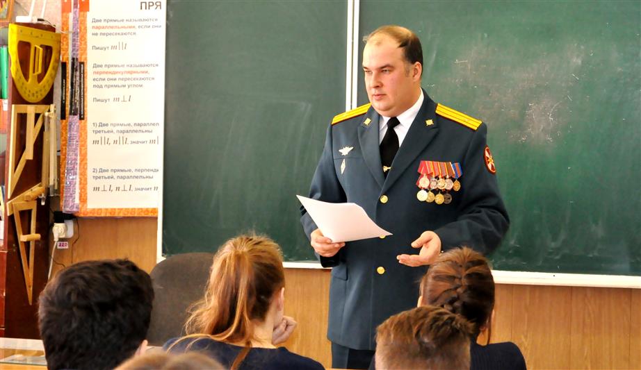 Офицер Росгвардии рассказал майкопским школьникам о россиянах, выполнивших служебный долг за пределами Отечества