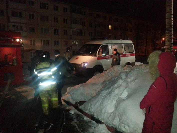 Кемеровские  росгвардейцы спасли пожилую супружескую пару из горящей квартиры