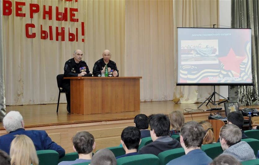 Офицеры майкопского ОМОНа провели патриотическую акцию «Живая память»