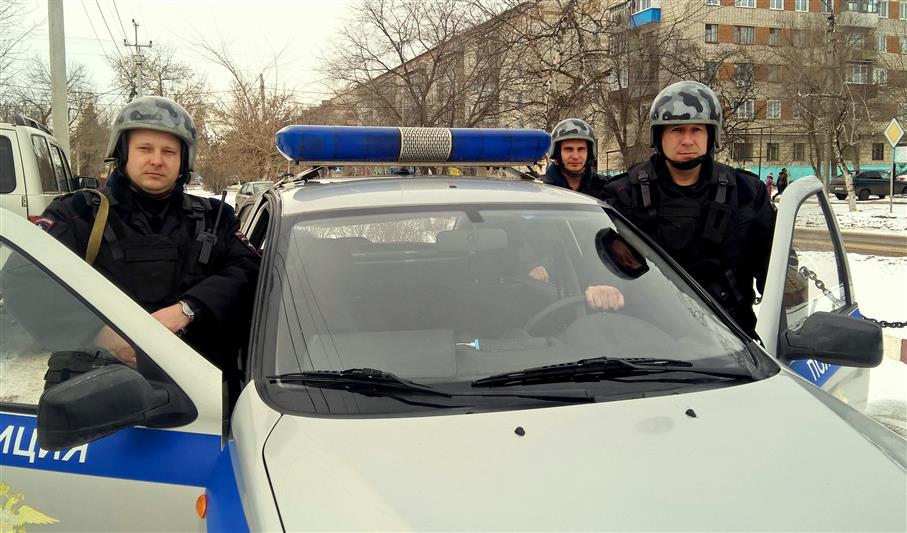 В Волгоградской области сотрудники Росгвардии задержали гражданина, пытавшегося убить свою мать