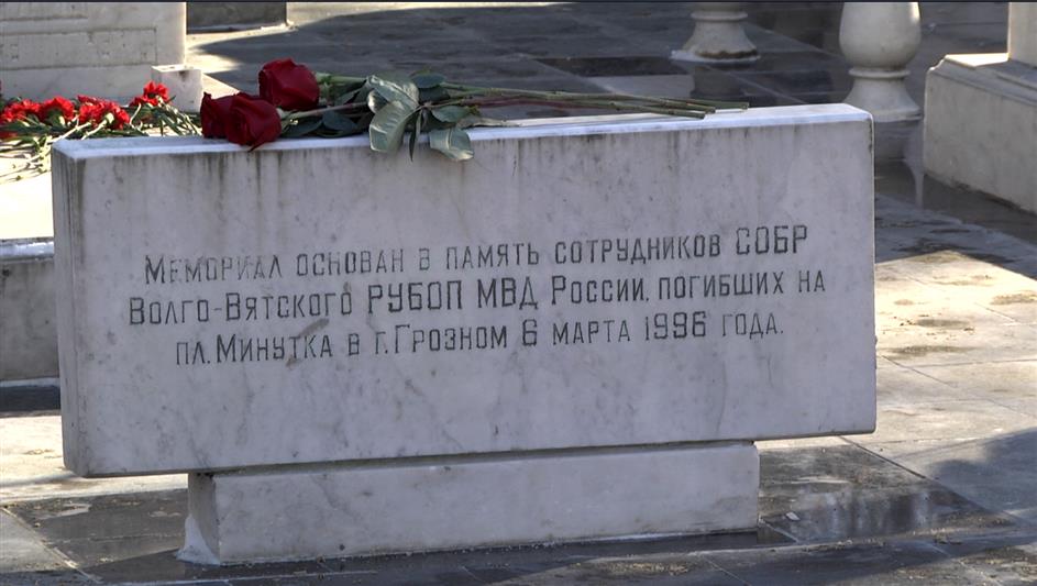 В Нижнем Новгороде почтили память офицеров СОБР, погибших при исполнении служебного долга