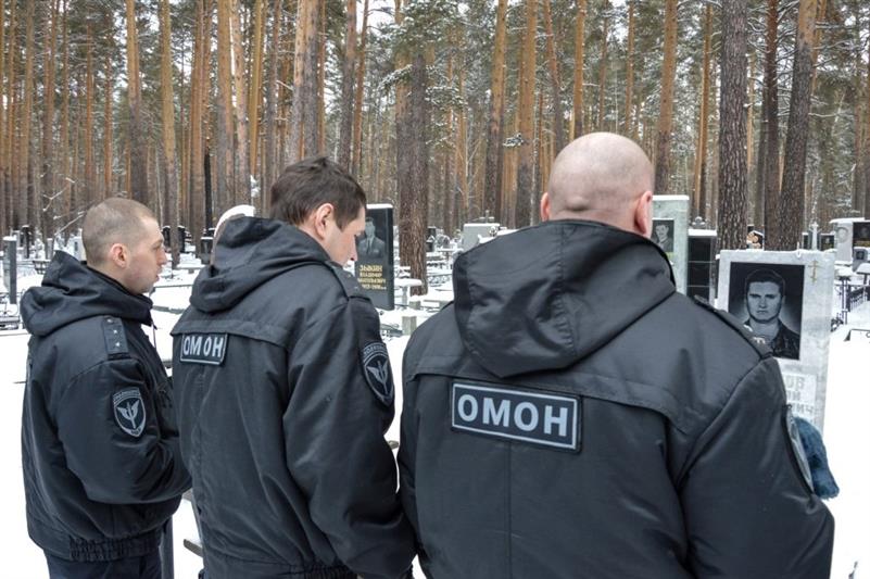 Сотрудники екатеринбургского ОМОН почтили память погибших товарищей