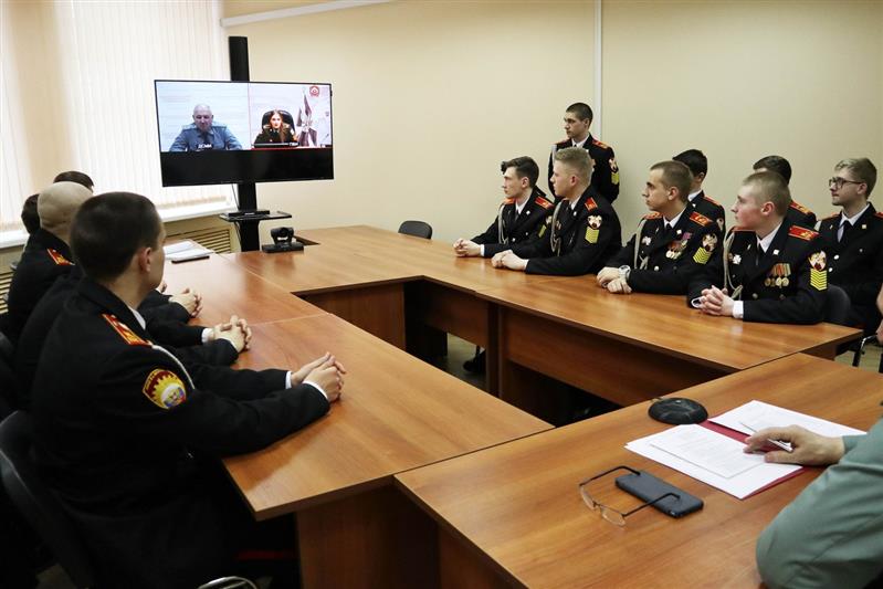 Воспитанники Московского Президентского кадетского училища им. М.А. Шолохова в режиме видеоконференции пообщались с курсантами Пермского военного института Росгвардии