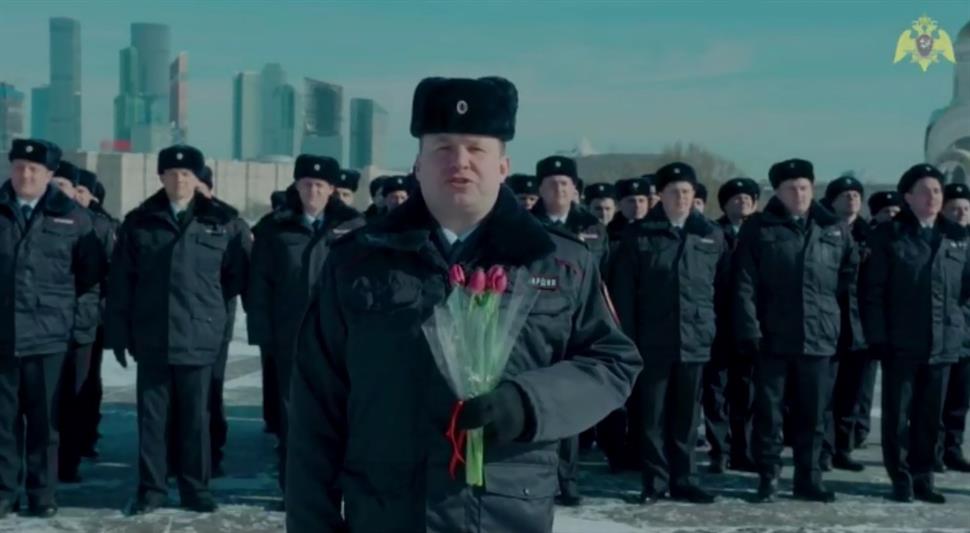 Сотрудники Главного управления Росгвардии по г. Москве поздравили женщин стихами