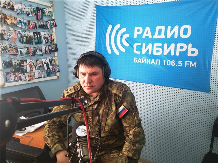 Командир СОБР «Барс» ответил на вопросы радиослушателей в прямом эфире